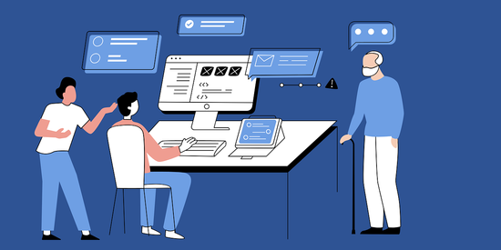 Eine Illustration. Drei Personen vor einem blauen Hintergrund. Mittig sitzt die Person vor einem großen Bildschirm. Darüber sind vereinzelte Felder. Die linke Person zeigt auf den Bildschirm und die rechte Person hat eine Sprechblase über dem Kopf.