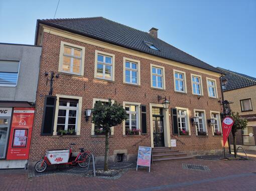 Frontansicht des Treffs